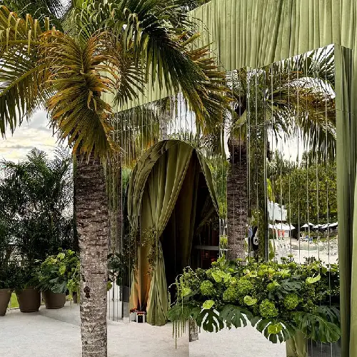 30 Unforgettable Wedding Entrance Ideas for the Bride and Groom