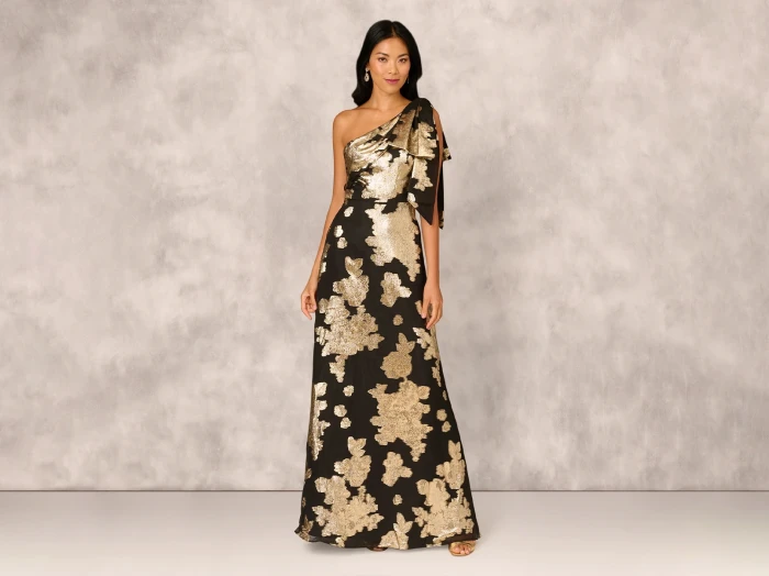 2025 Wedding Trend: Black and Gold Mother-Of-The-Bride Dress