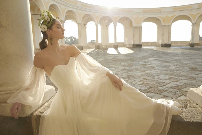 Italy-inspired wedding dress